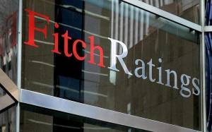 Fitch: Αναθεώρηση προς το καλύτερο για την παγκόσμια οικονομία