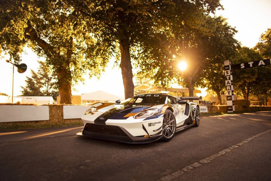 To Ford GT Mk II ανεβάζει τους τόνους στο φεστιβάλ ταχύτητας