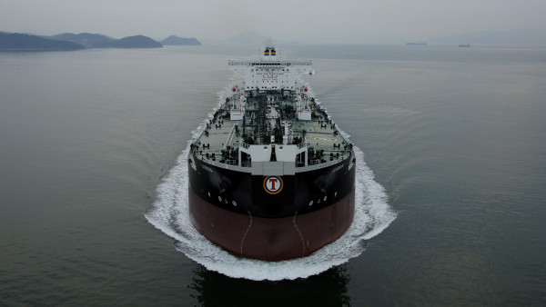 Tsakos Energy Navigation: Υπογραφές για νεότευκτα LR1 από την Κίνα