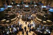 Τα μάκρο δίνουν "ώθηση" στη Wall Street
