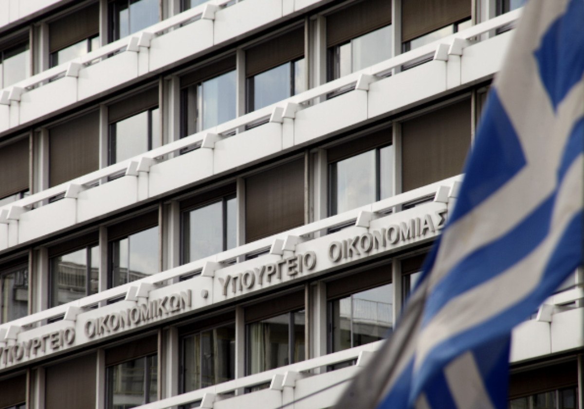 ΥΠΕΘΟ: 13 μέτρα για το εισόδημα-Ασφάλιση επιχειρήσεων, φόρος Αirbnb