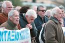 Συνταξιούχοι: Κόβονται στο ήμισυ οι επικουρικές-Χάνουν έως και 350 ευρώ