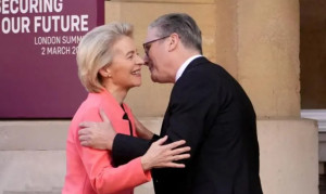 Φον Ντερ Λάιεν: Η Ουκρανία χρειάζεται εγγυήσεις ασφαλείας