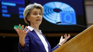 ΕΕ: Προειδοποίηση για αποκλεισμό εξαγωγών του εμβολίου της AstraZeneca