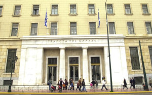 ΤτΕ: Άνοιξε η...ψαλίδα του επιτοκίου δανείων και καταθέσεων τον Ιανουάριο