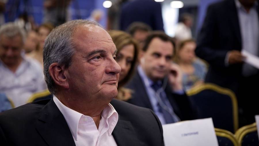 Πυκνώνουν οι εμφανίσεις του Καραμανλή