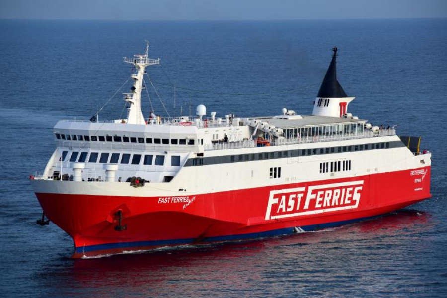 Μηχανική βλάβη στο Fast Ferries Andros- Επιστρέφει στη Ραφήνα