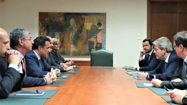 Συνάντηση Γεωργιάδη-Τζεντιλόνι: Στο επίκεντρο οι επενδύσεις