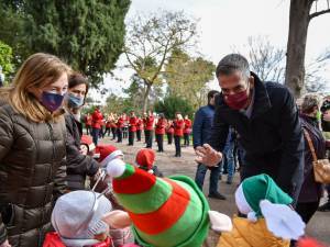 Δήμος Αθηναίων: Μικρά παιδιά προσέφεραν στιγμές αγάπης στους ηλικιωμένους