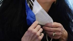 Κορονοϊός: SOS σε σούπερ μάρκετ και ΜΜΜ