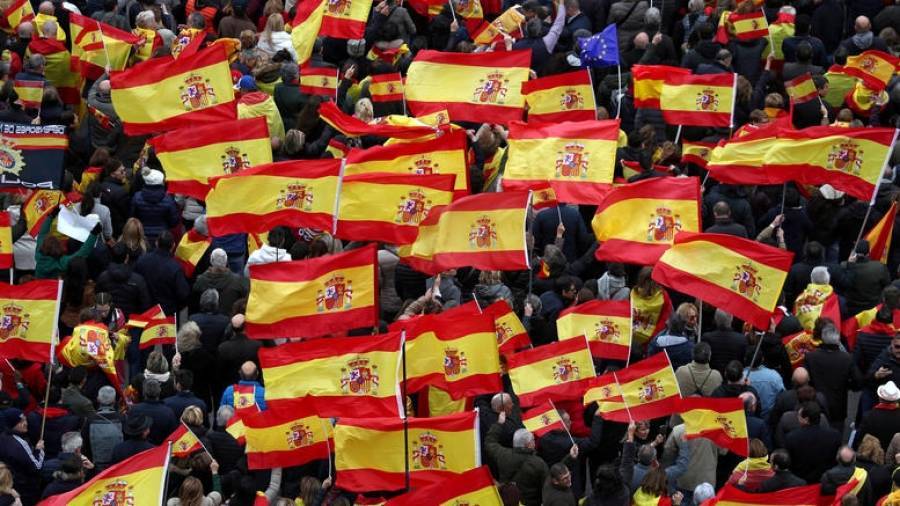 Το ισπανικό κοινοβούλιο ανέστειλε τη βουλευτική ιδιότητα τεσσάρων Καταλανών