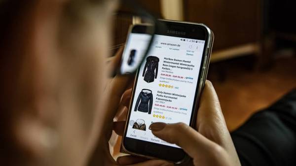 Μια στις τρεις online αγορές γίνεται από smartphone ή tablet