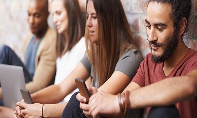7 στους 10 Έλληνες είναι καθημερινά online