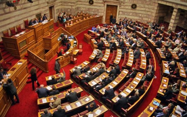 Στην αντεπίθεση η κυβέρνηση: Φέρνει στη Βουλή το ασφαλιστικό