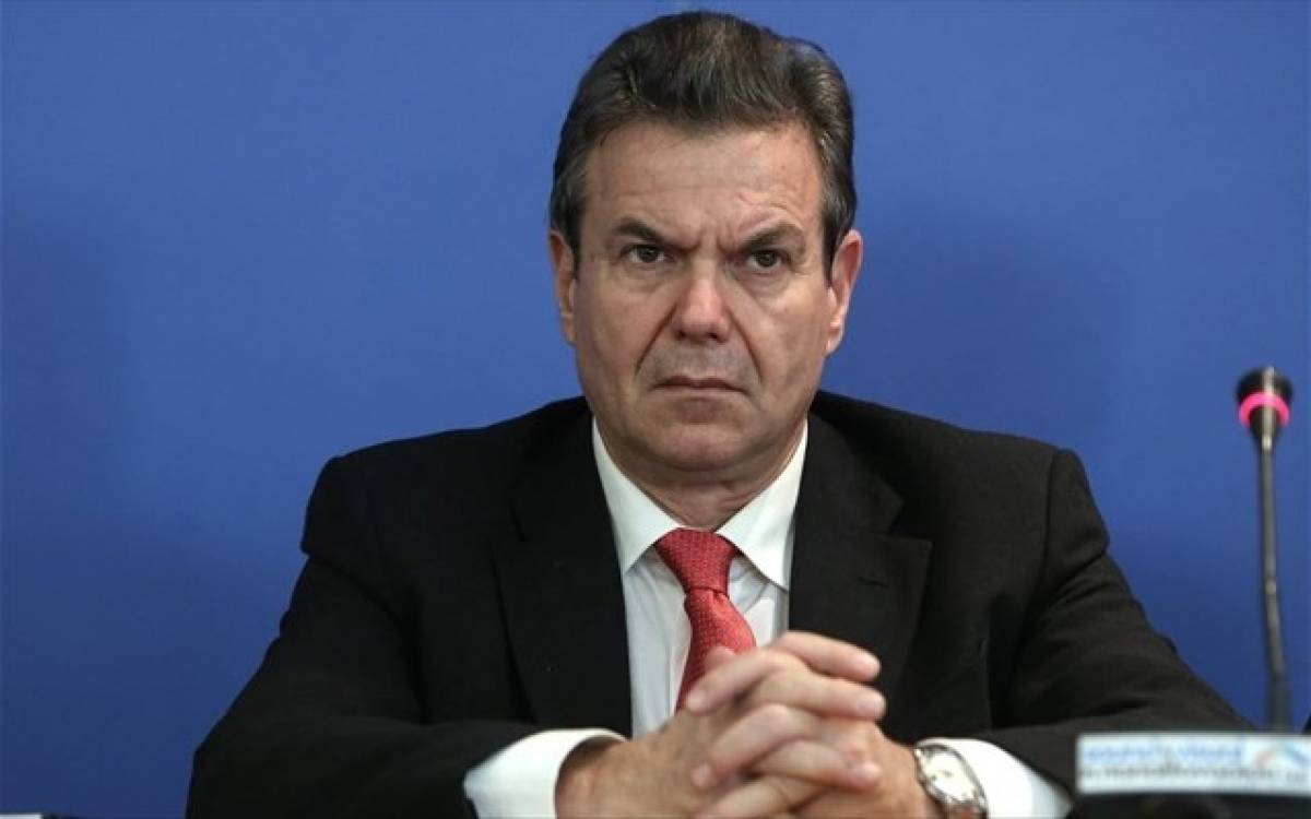 Ελάφρυνση εισφορών σε ελεύθερους επαγγελματίες εξετάζει ο Πετρόπουλος