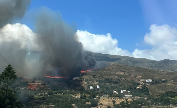 Φωτιά στην Άνδρο- Εστάλη 112 για εκκένωση οικισμών