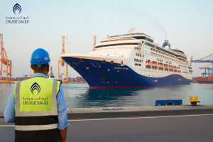 Η Cruise Saudi καλωσορίζει τη Celestyal στην πρώτη της προσέγγιση στη Τζέντα με ανταλλαγή πλακέτας