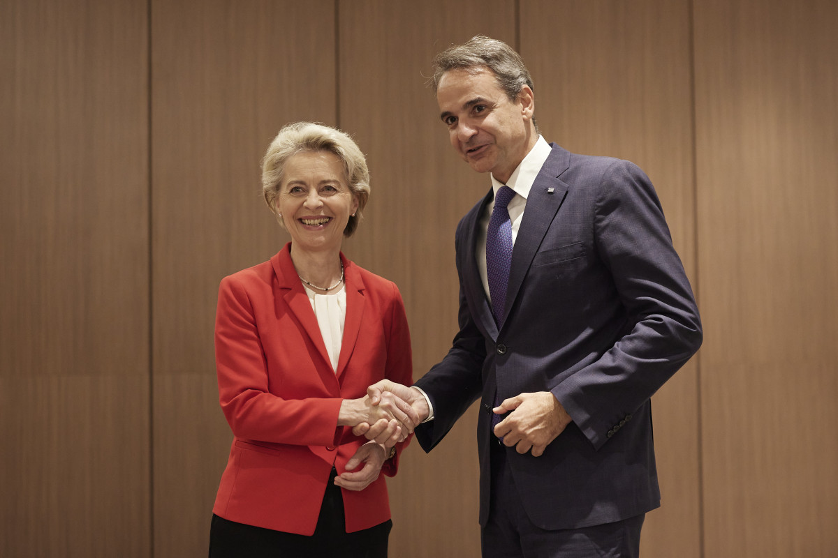 Φον ντερ Λάιεν σε Μητσοτάκη: Ανυπομονώ να συνεχίσουμε να συνεργαζόμαστε