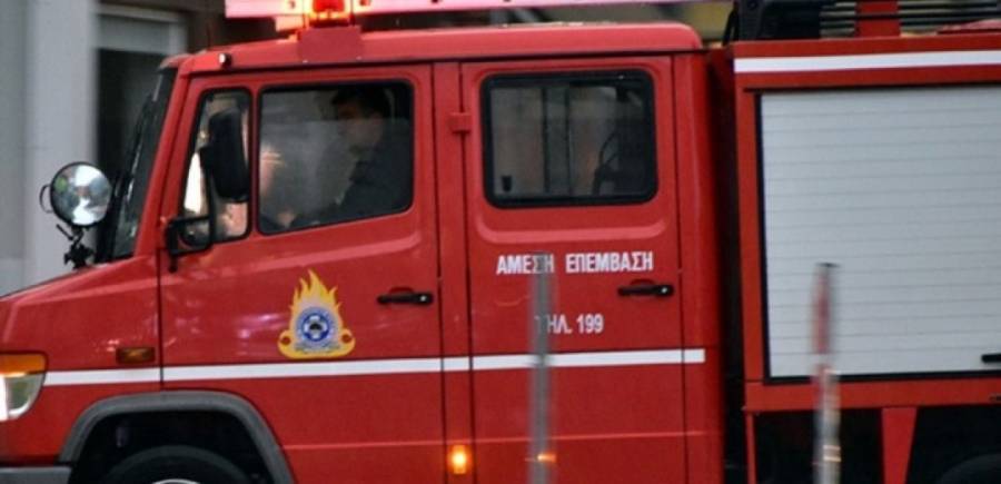 Φωτιά σε κτίριο στο κέντρο της Αθήνας- Απεγκλωβίστηκε γυναίκα