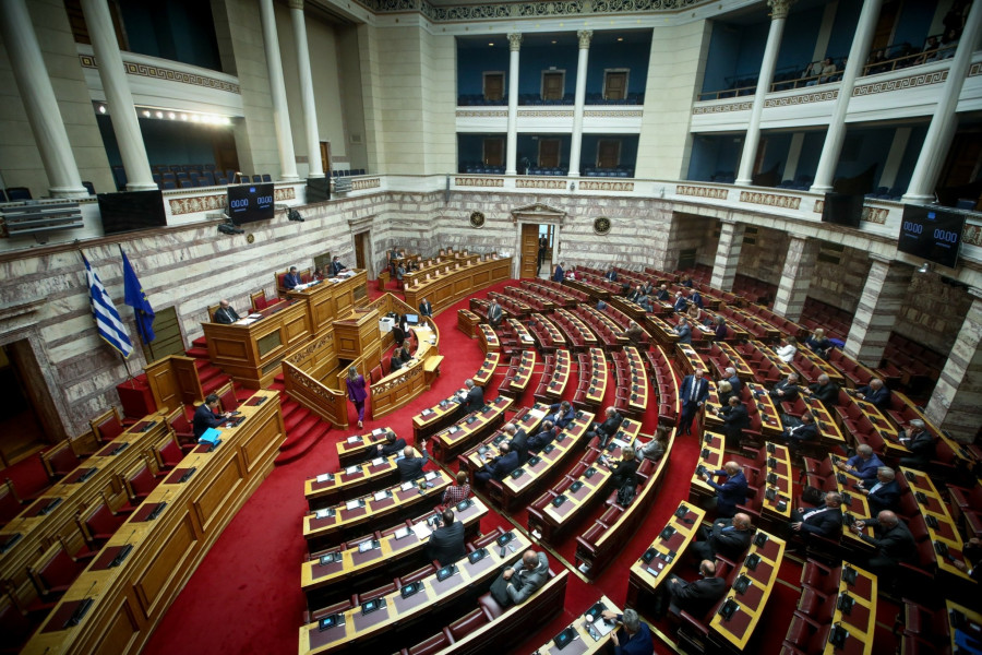 Συνταγματική Αναθεώρηση: Στην επόμενη Βουλή το «μπαλάκι» – Καμία διάταξη δεν συγκέντρωσε 180 ψήφους