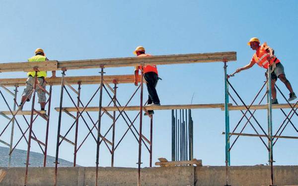 e-ΕΦΚΑ: Πότε καταβάλλεται το αδειοδωρόσημο Πάσχα σε εργατοτεχνίτες οικοδόμους