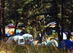 Τρεις campers βρέθηκαν στην Αρβανίτσα και μεταδίδουν: Οι λόγοι που θα επιστρέψουν του χρόνου στο φεστιβάλ