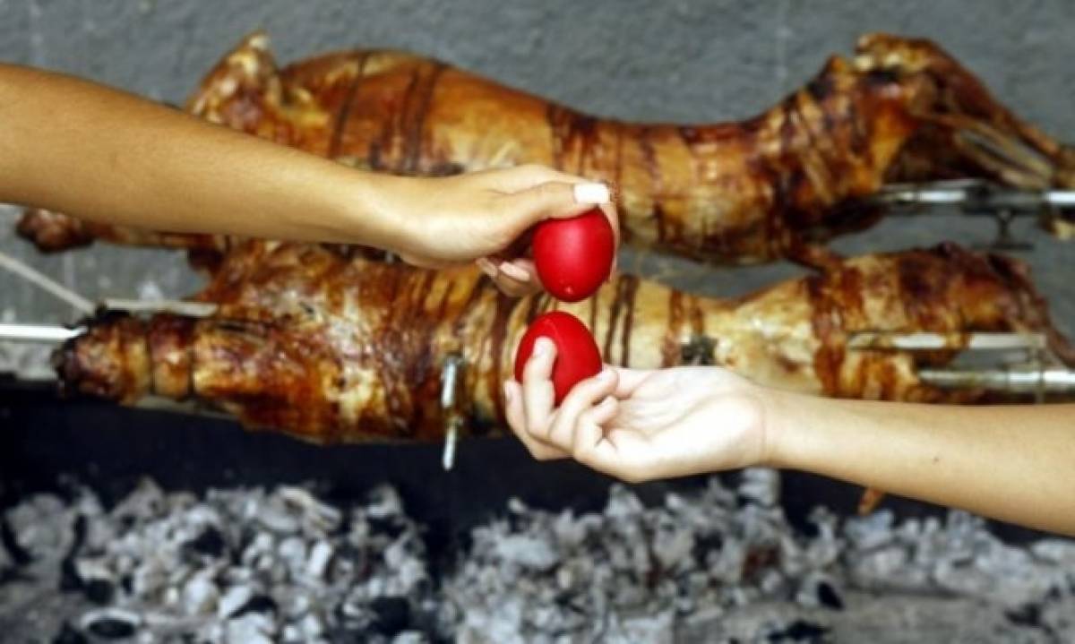 Γιορτινό τραπέζι αλληλεγγύης από τον δήμο Αθηναίων