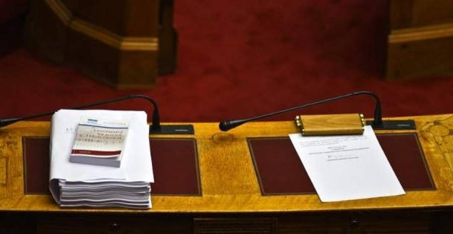 Νομοσχέδιο σκούπα: «Επιστράτευση» συνταξιούχων του e-EFKA για την εκκαθάριση συντάξεων