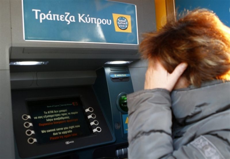 Μονόδρομος ο φόρος στις καταθέσεις – Όσο πιο σύντομα επιβληθεί τόσο λιγότερο επώδυνες θα είναι οι συνέπειες