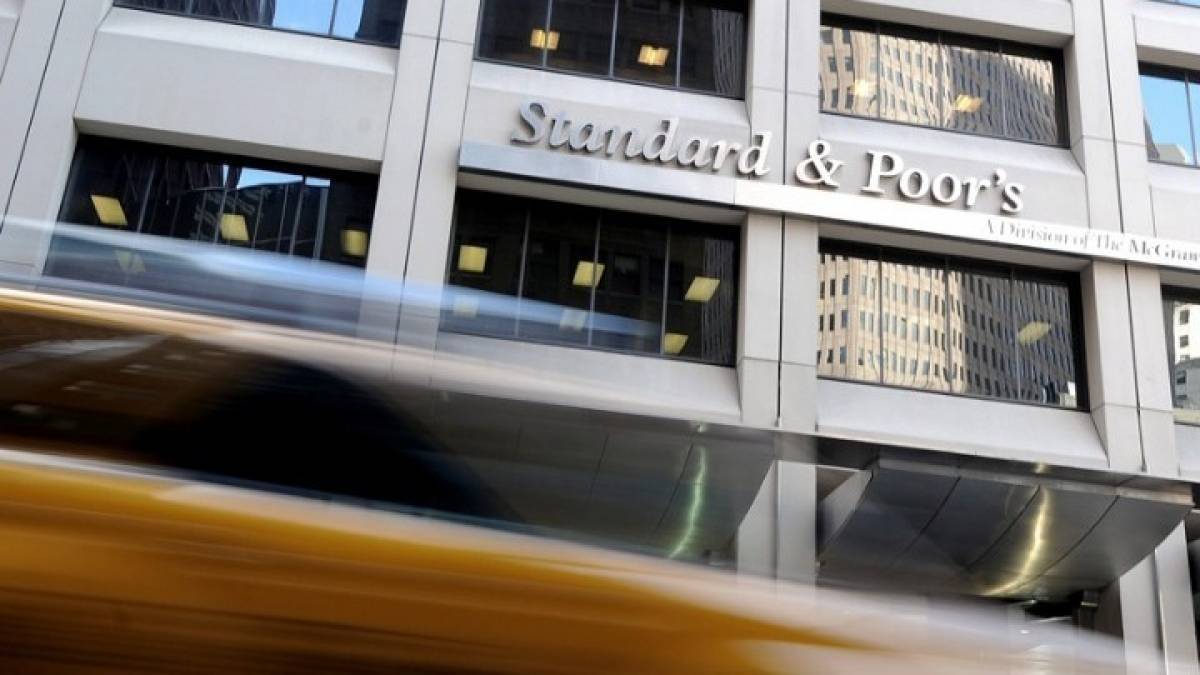 Η S&amp;P «βλέπει» αναβάθμιση της ελληνικής οικονομίας τον Απρίλιο