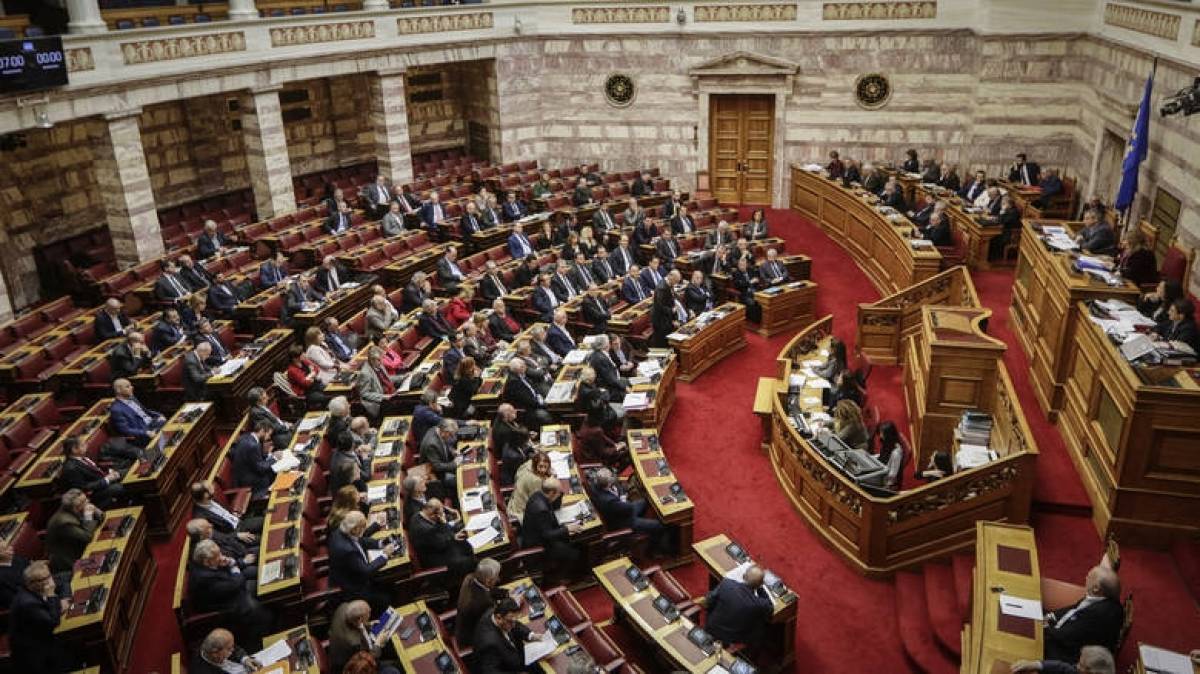 Πρέσπες: Στην Ολομέλεια με «ανοιχτό το παράθυρο» για πρόταση μομφής
