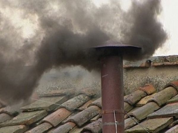 Κατασχέθηκαν 5.800 τόνοι ακατάλληλης ξυλείας που προορίζονταν για σόμπες και τζάκια