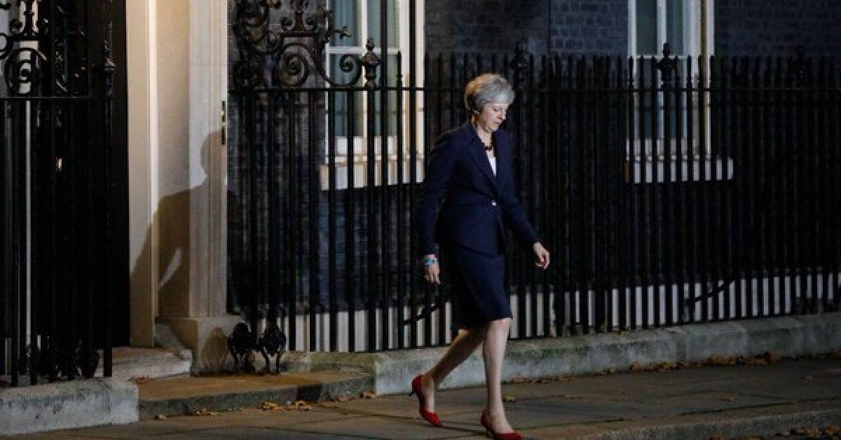 Η Μέι διόρισε νέο υπουργό Brexit, εν αναμονή πρότασης μομφής