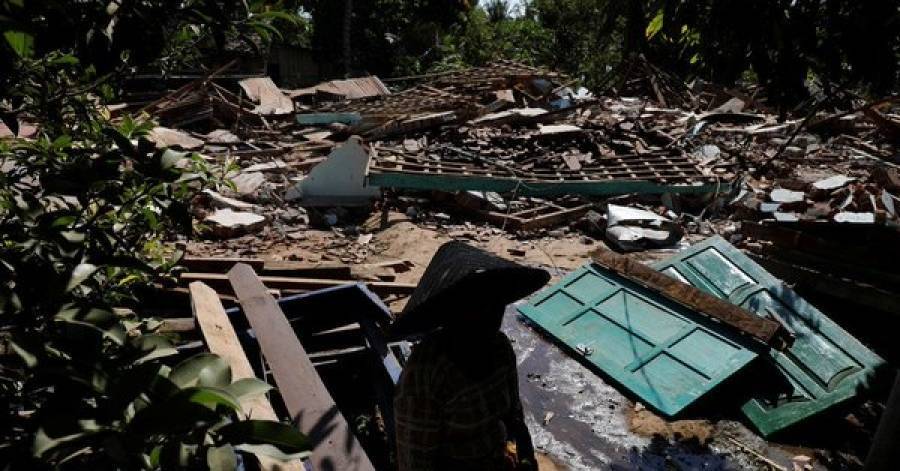 Tσουνάμι στην Ινδονησία μετά τον μεγάλο σεισμό (video)