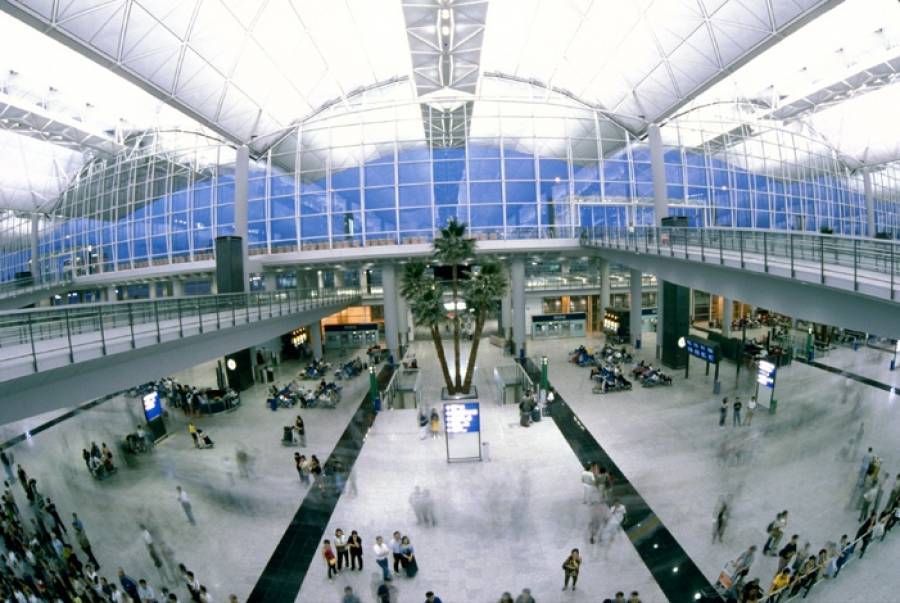 Επαναλειτουργεί το αεροδρόμιο του Χονγκ Κονγκ