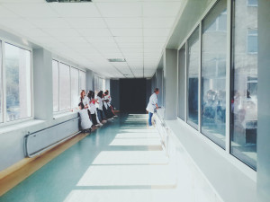 Έρευνα: «Αναδυόμενη κρίση» τα υψηλά ποσοστά θνησιμότητας των νέων