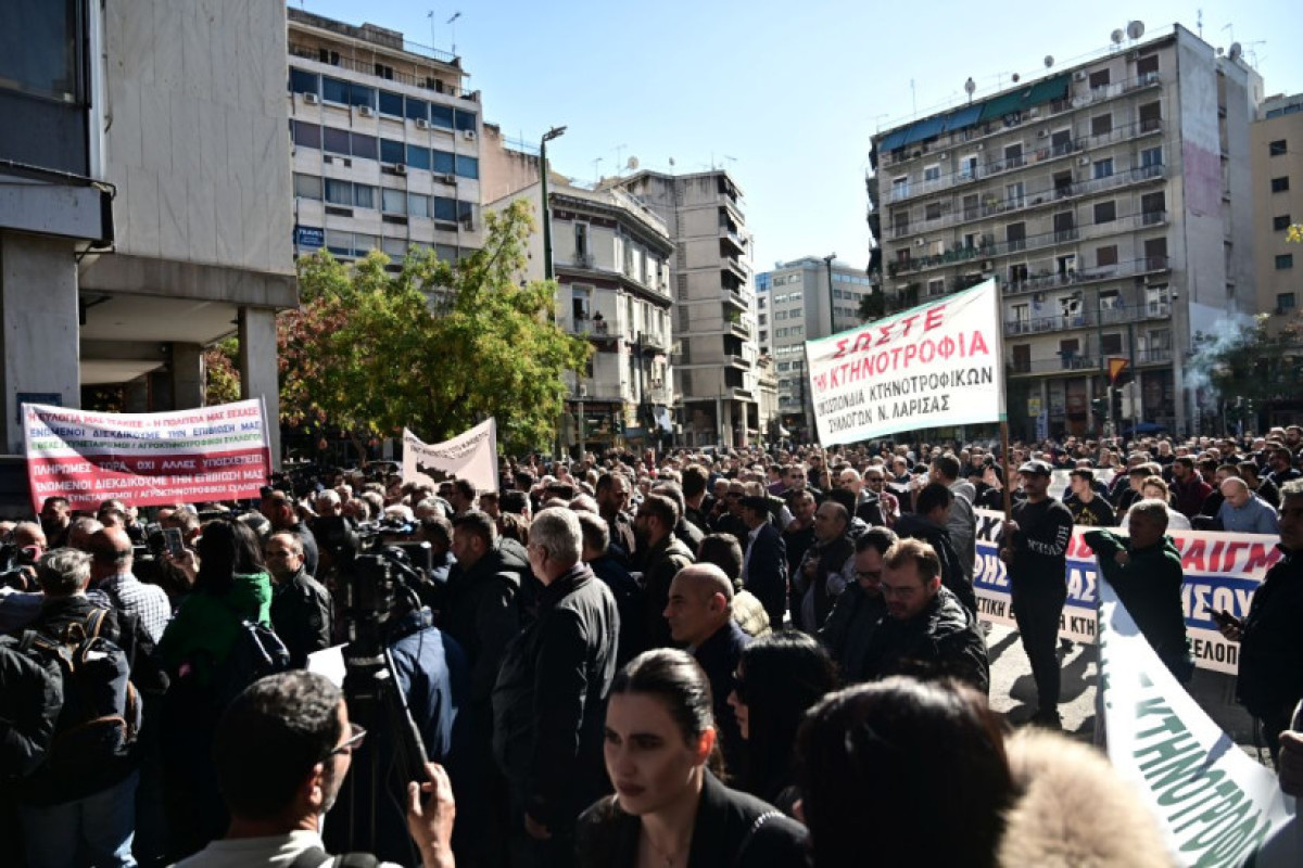 Αγρότες: Ολοκληρώθηκε το συλλαλητήριο - Κατέθεσαν τα αιτήματα στον Τσιάρα πριν τη συνάντηση με Χατζηδάκη