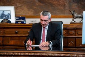 Χατζημάρκος: Παρέμβαση για παραπλανητικά δημοσιεύματα του βρετανικού τύπου