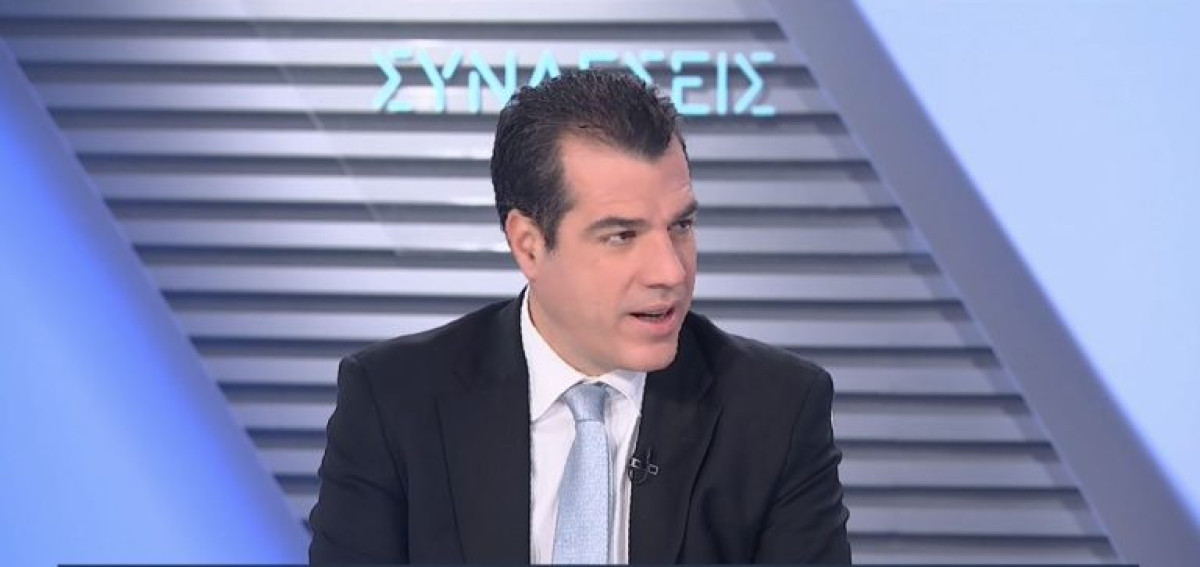 Πλεύρης: Η νόμιμη μετανάστευση συνδέεται με την εργασία – Εξαιρούνται μακροχρόνιες άδειες και περιπτώσεις δεύτερης γενιάς