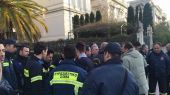 Διαμαρτυρία πυροσβεστών στη Βουλή