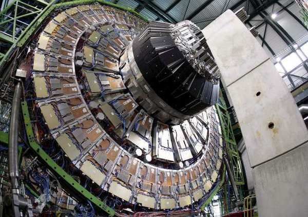 Ενα νέο σωματίδιο, συμβατό με το μποζώνιο του Χιγκς, ανακαλύφθηκε από τους ερευνητές του CERN 