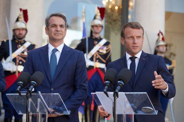 Μακρόν: Καταδικάζει τις προκλήσεις της Τουρκίας- Στηρίζει επενδύσεις στην Ελλάδα