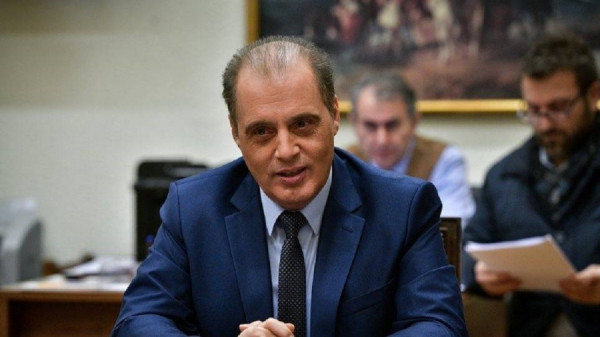 Βελόπουλος: Οι φιλάνθρωποι των κομμάτων να φιλοξενήσουν ναυαγό σπίτι τους