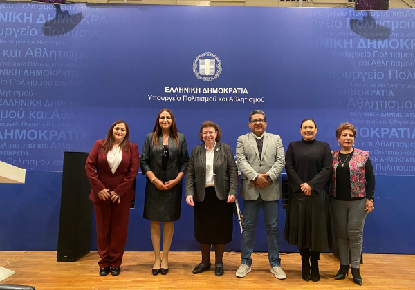 Μενδώνη: Υπέρ της επανένωσης των Γλυπτών του Παρθενώνα το Μεξικό