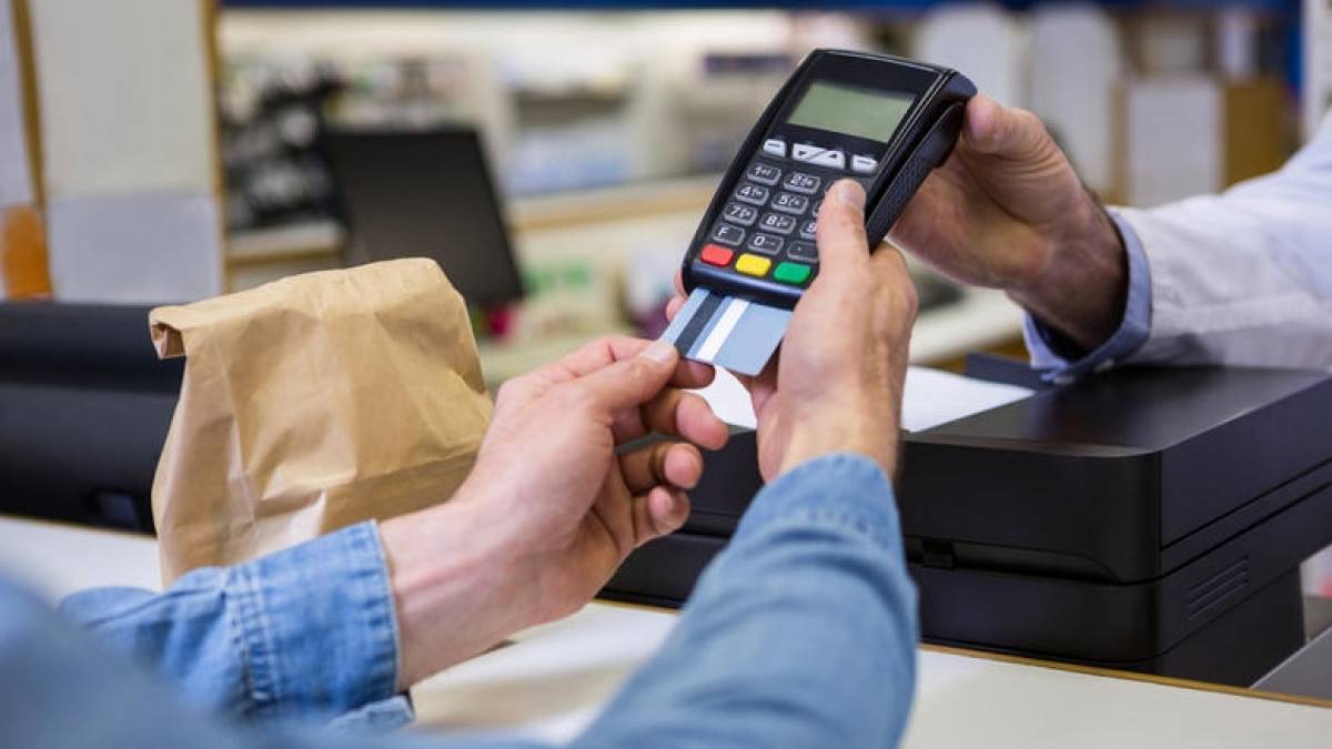 Περισσότερες ηλεκτρονικές συναλλαγές από το 2020 για το αφορολόγητο