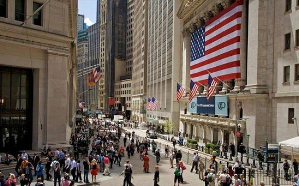 Ήπια ανοδικά η Wall Street-Ισχυρές απώλειες για πετρέλαιο