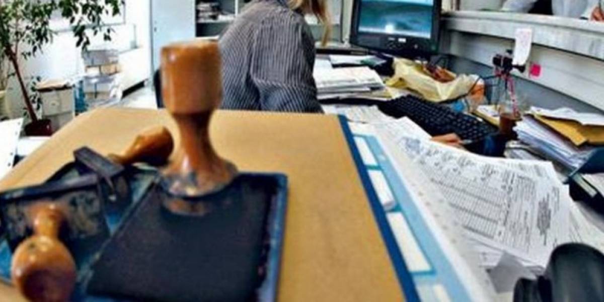 Πρόστιμα €300 εβδομαδιαίως σε δημοσίους υπαλλήλους που αρνούνται εμβολιασμό-τεστ