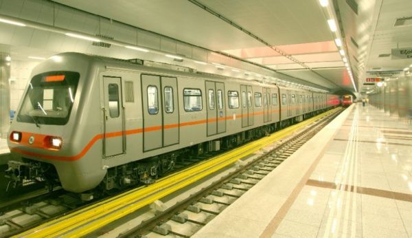 Απολύονται 3 εργαζόμενοι του Μετρό