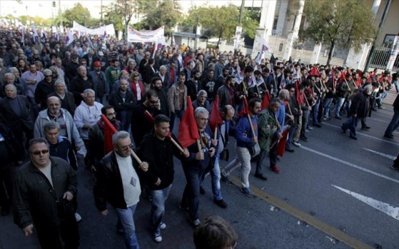 Ολοκληρώθηκαν οι πορείες στο κέντρο της Αθήνας