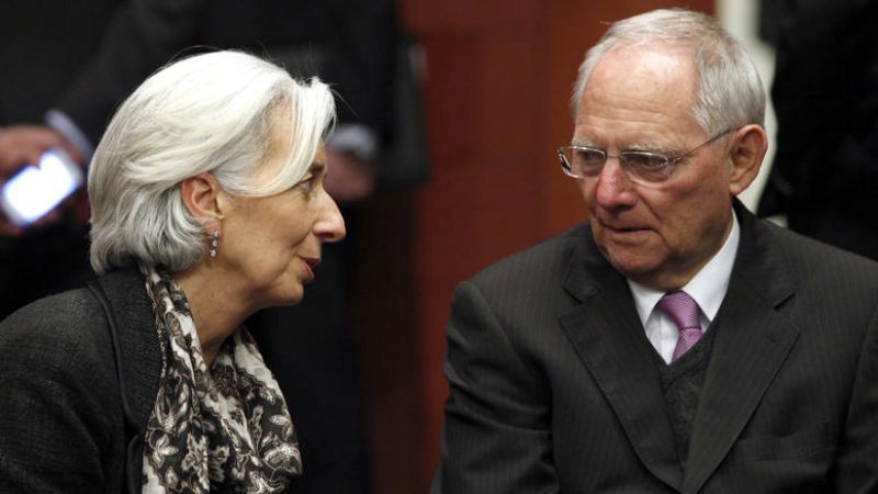 Bloomberg:Η αξιολόγηση πάει πίσω από τη διαφωνία για το χρέος